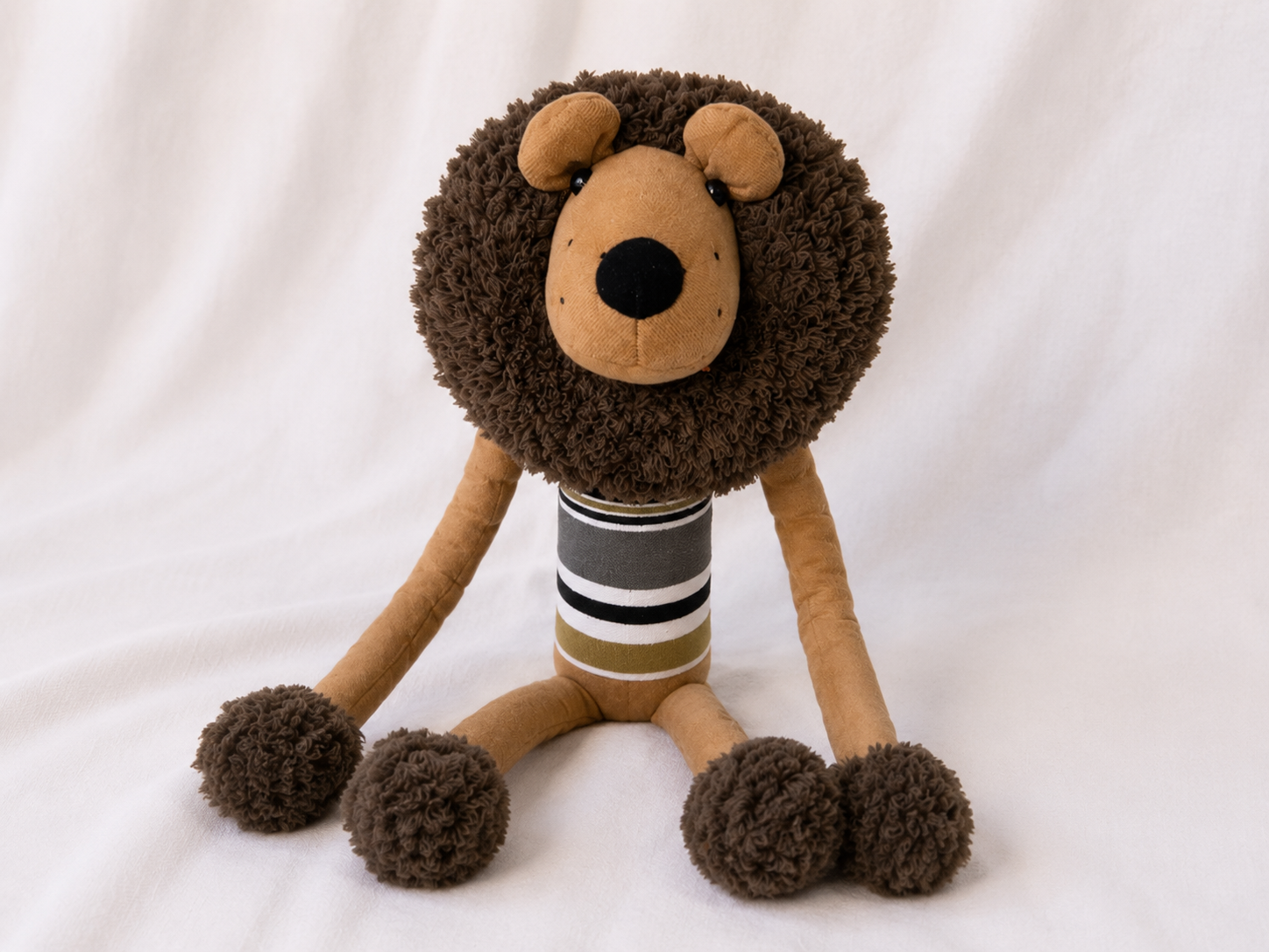 Lion Tie Back